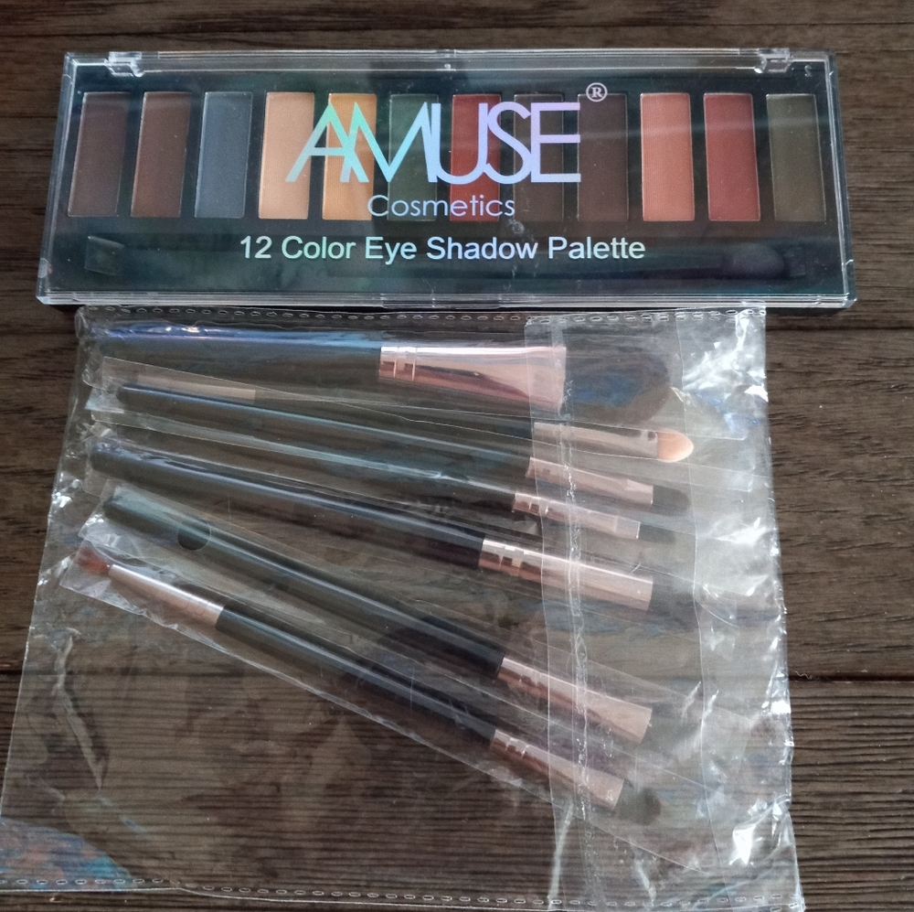 New amuse cosmetics 12 shade eyeshadow palette with 7 brushes